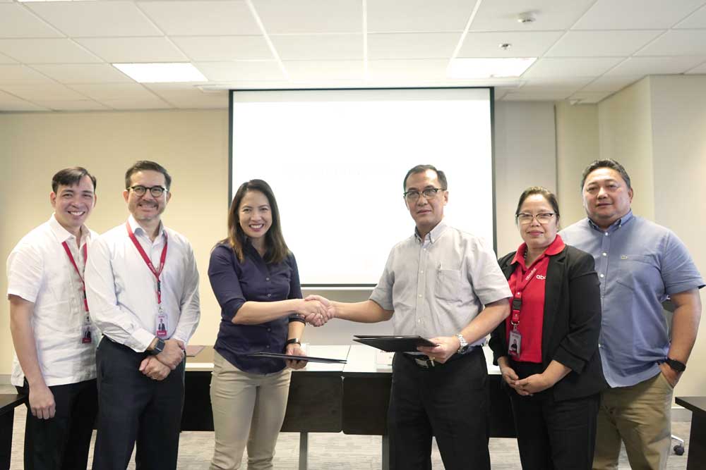 MOA signing held in NAC Tower, Bonifacio Global City, graced by Aboitiz Leaders from L to R: Aboitiz InfraCapital VP for Estate Water Operations Dave Valeriano, COO for Water Business and Apo Agua Infrastructura Inc. President Roman Azanza, and President and CEO Cosette Canilao with Aboitiz Construction President and CEO Alberto Ignacio, FVP Business Development & Estimating Felma R. Yap, and FVP Operations Emy Jonathan Bendebel.